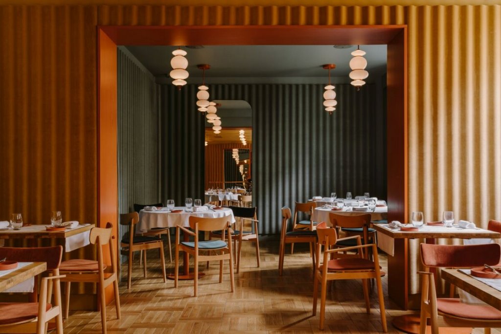 Jedna z sal warszawskiej restauracji Opasły Tom, fot. PION Basia Kuligowska, Przemysław Nieciecki