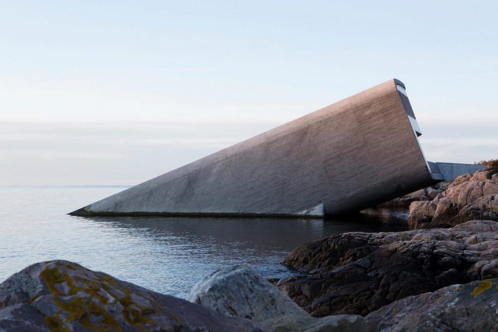 Norweska restauracja Under – zwycięzca Wallpaper Design Award 2020 w kategorii Best New Restaurant, fot. Ivar Kvaal