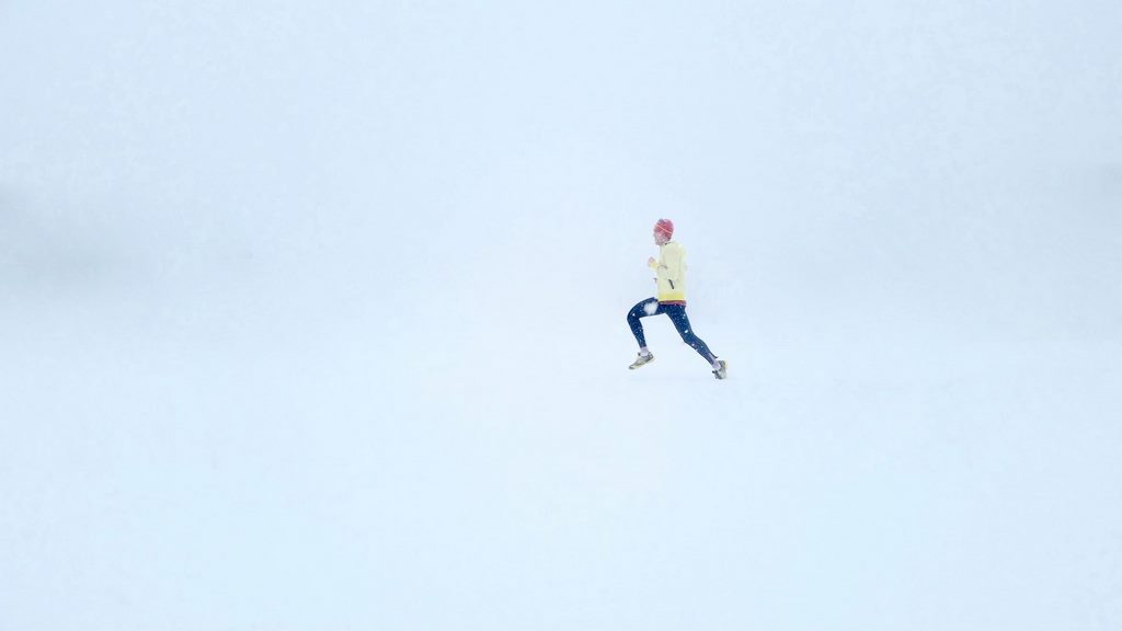 Spokojne bieganie w trakcie sezonu zimowego zagwarantuje nam dobre przygotowanie na sezon letni; źródło: pixabay.com
