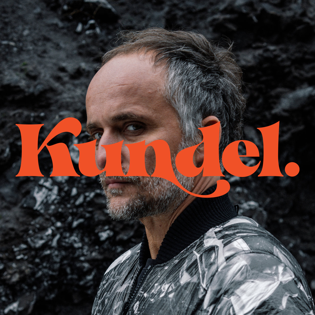 Artur Rojek rozczarowuje odtwórczym albumem pt. "Kundel"
