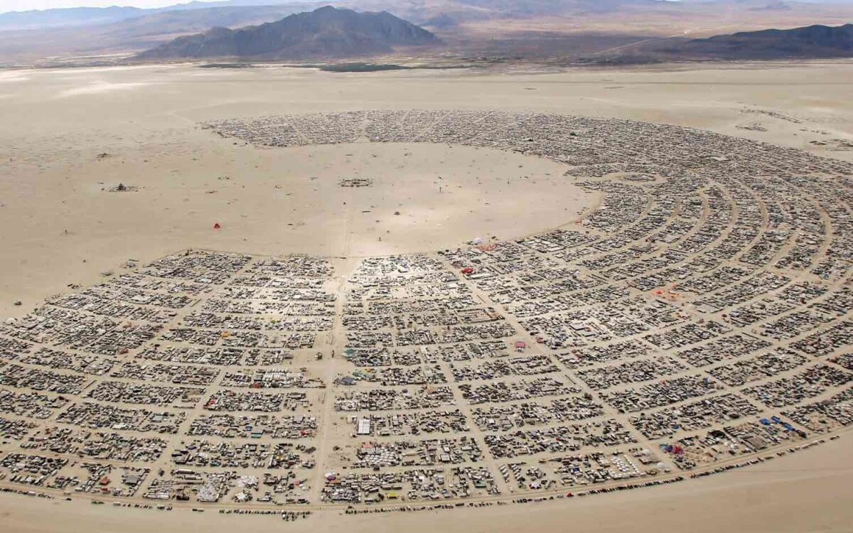 Tak wygląda Black Rock City, czyli miasteczko festiwalowe na pustyni w Nevadzie, fot. Burning Man