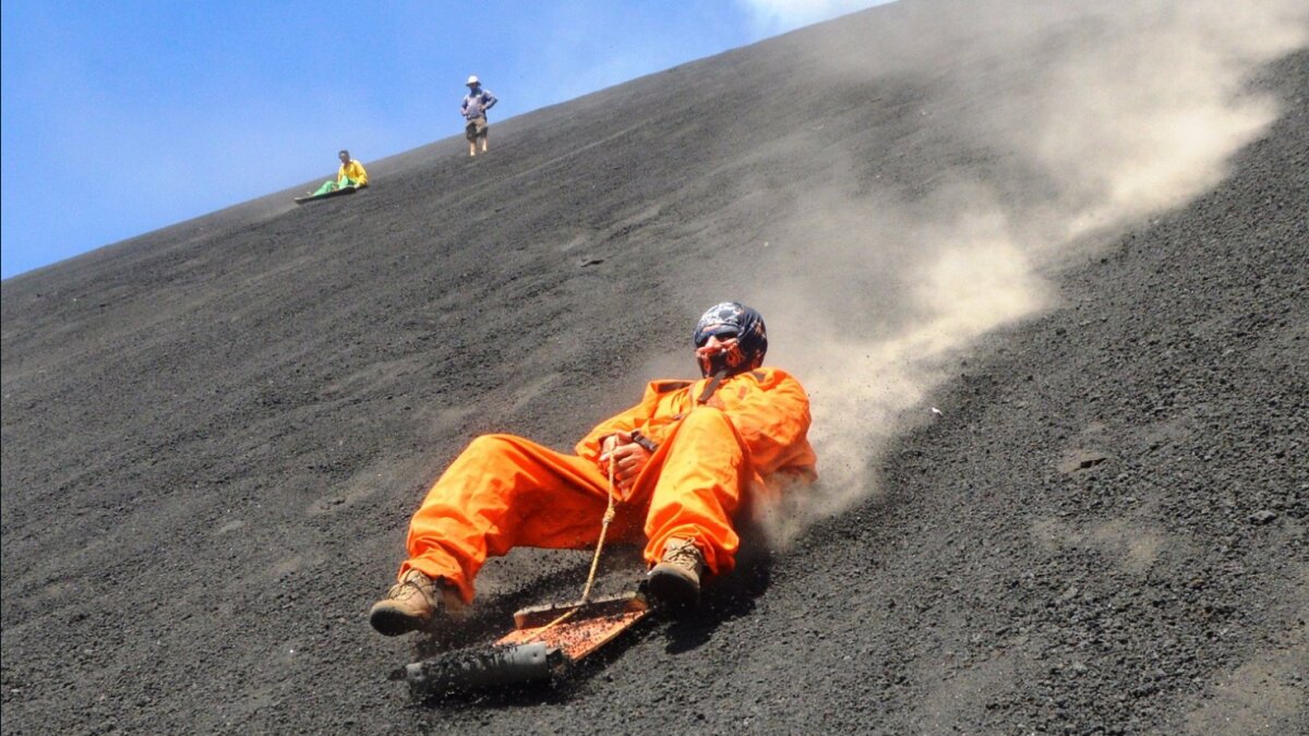 Volcano Boarding – jeden z najniebezpieczniejszych sportów świata