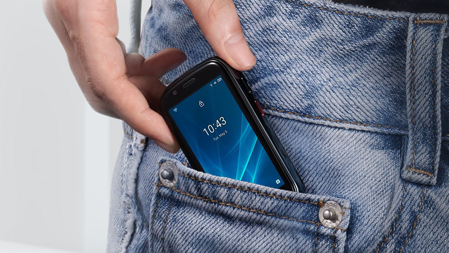 Jelly 2 to smartfon, który zmieścisz w portmonetce