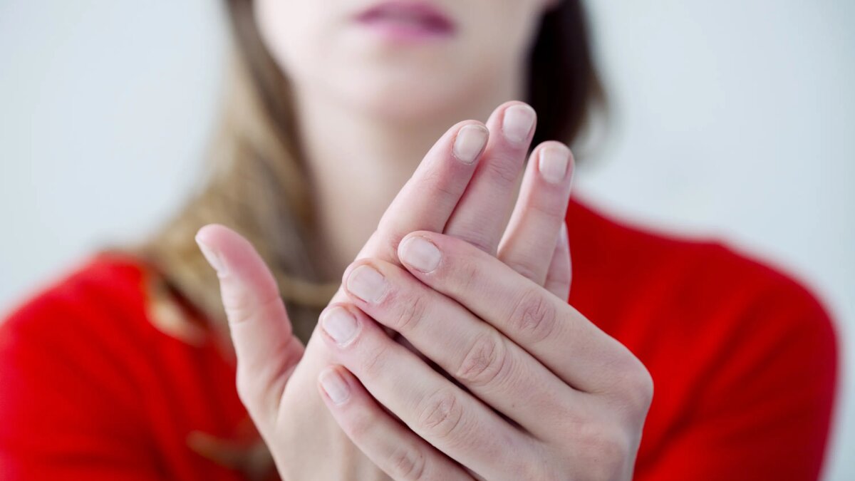 Drżenie rąk – co robić, gdy się pojawia?