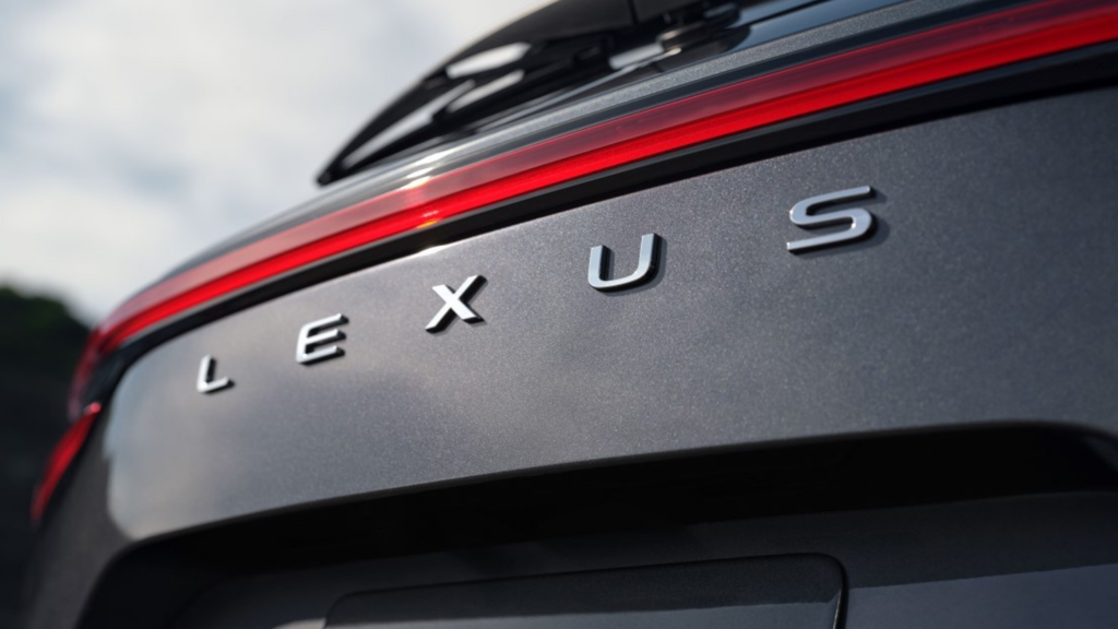 Lexus stawia na detale przyszłości – zmiany zaczyna od logotypu