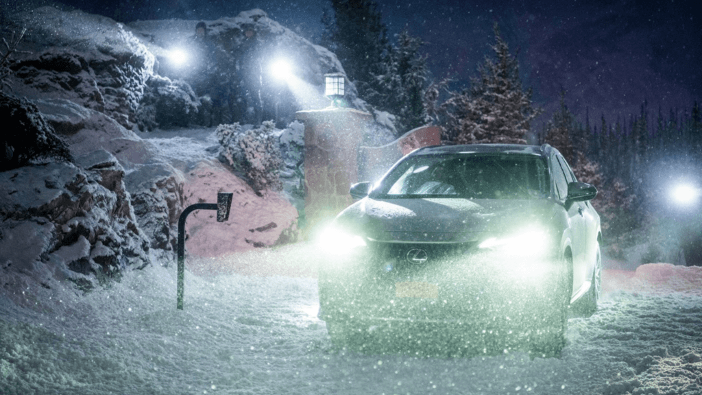 Lexus NX na wielkim ekranie w filmie "Moonfall". Zapnijcie pasy!