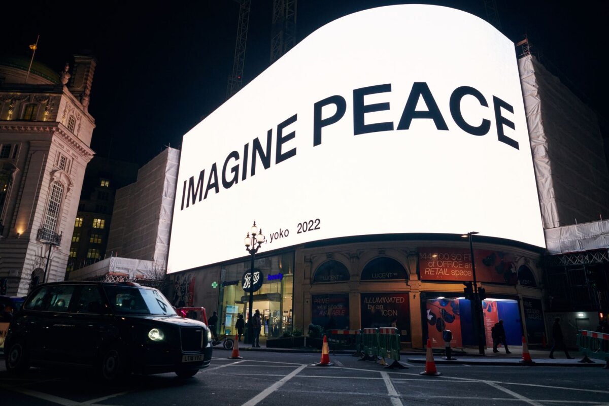 Yoko Ono, Imagine Peace (2022), Piccadilly Lights, CIRCA