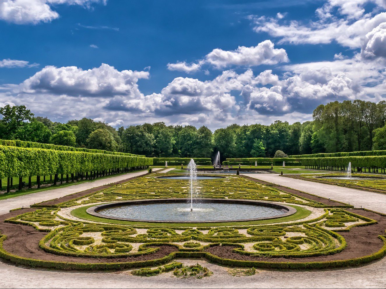 Barokowy park przy pałacu Augustusburg w Brühl (Niemcy), fot. PxHere