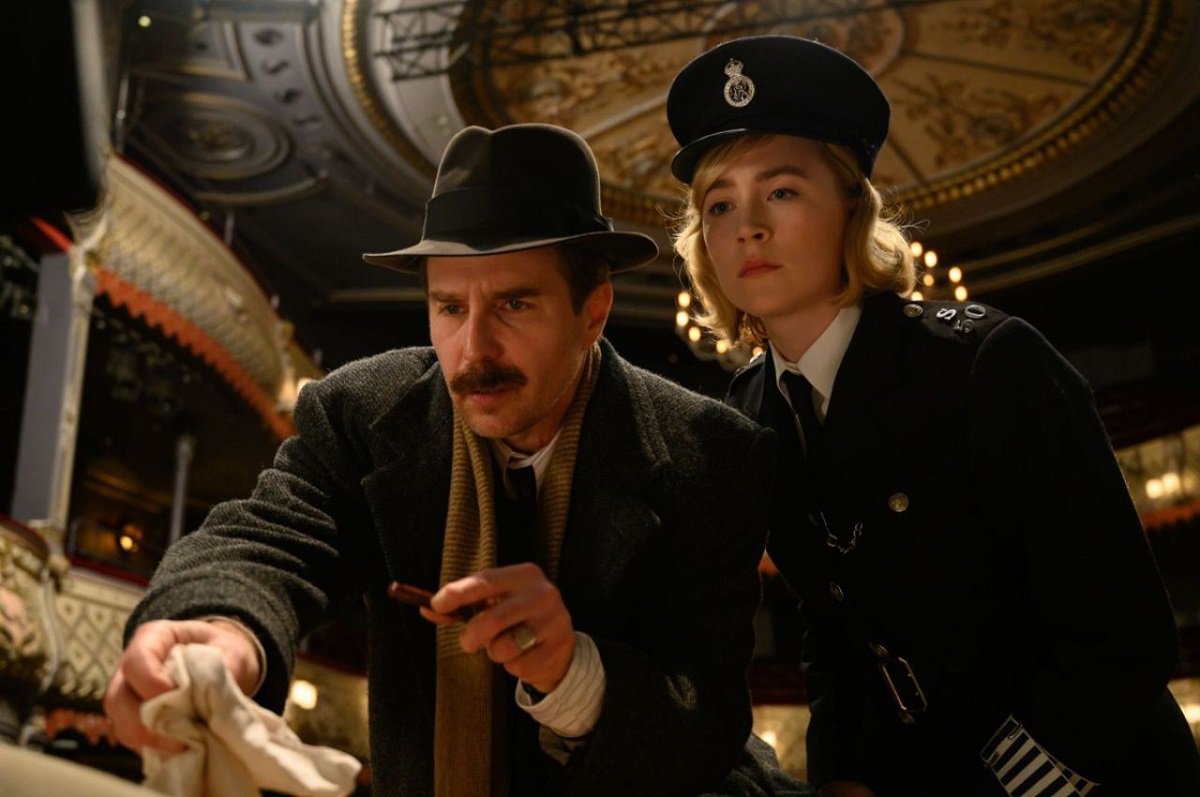 Sam Rockwell i Saoirse Ronan w filmie "Patrz jak kręcą" (reż. Tom George, 2022), fot. Disney